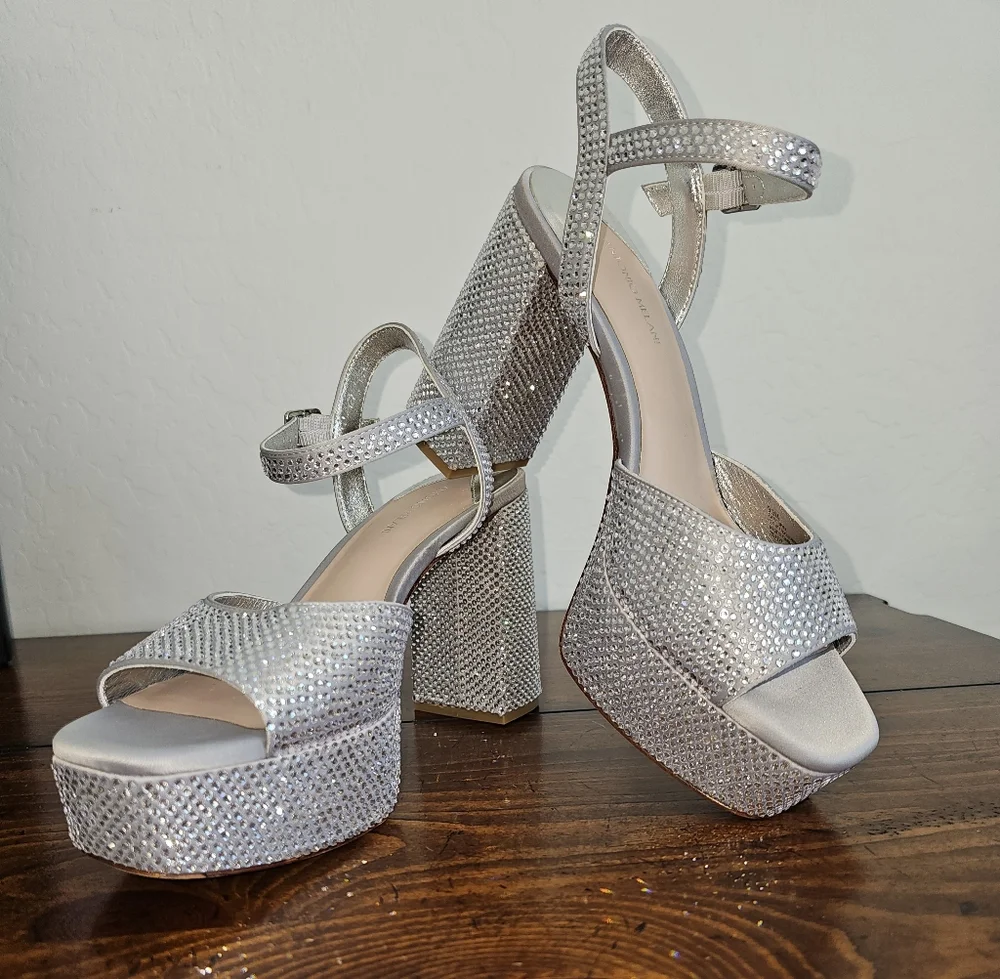 NWOB ANTONIO MELANI Silver Shimmer Rhinestone Platform Heels. Women's Size 9.5